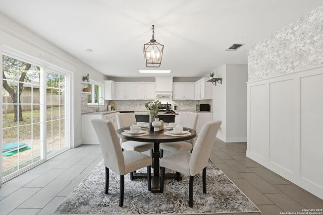 16415 Hillview Pass Dr, San Antonio, TX 78247