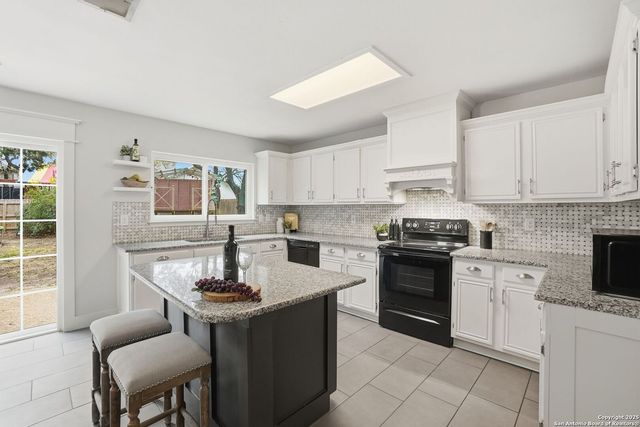 16415 Hillview Pass Dr, San Antonio, TX 78247