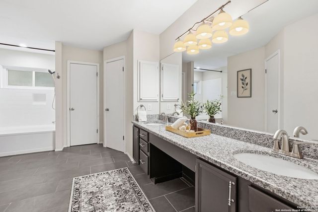 16415 Hillview Pass Dr, San Antonio, TX 78247