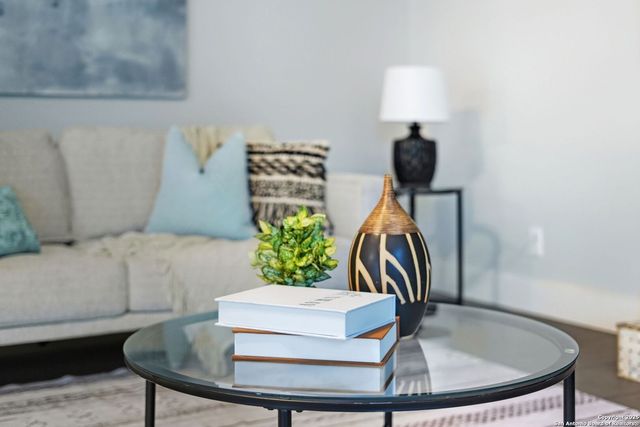 16415 Hillview Pass Dr, San Antonio, TX 78247