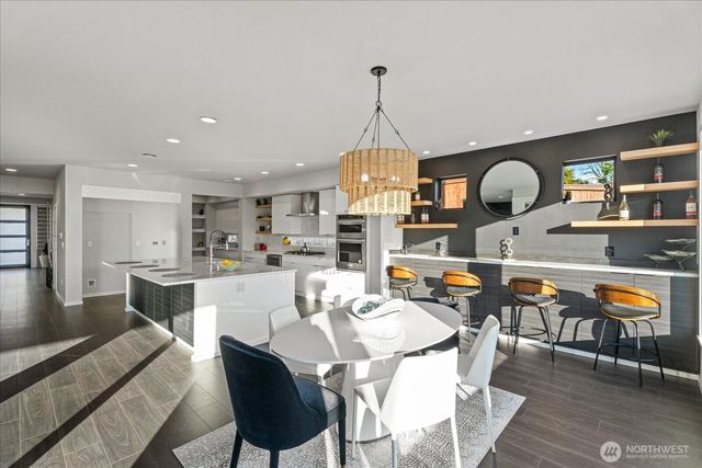 21713 SE 256th Place, Maple Valley, WA 98038
