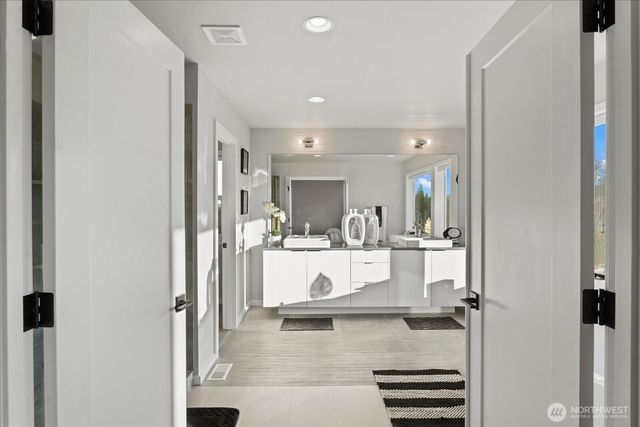21713 SE 256th Place, Maple Valley, WA 98038