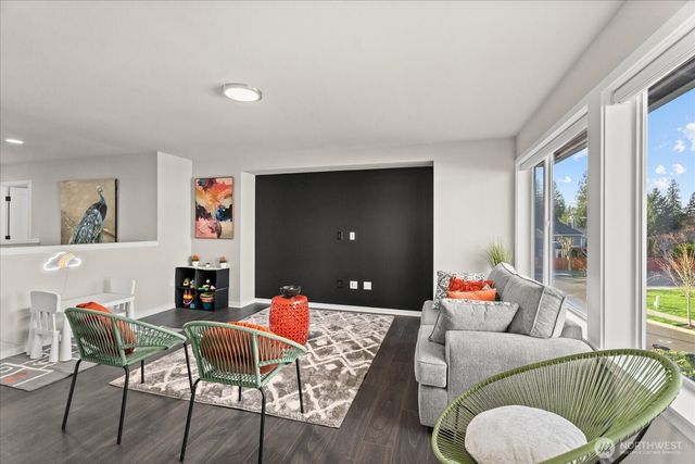 21713 SE 256th Place, Maple Valley, WA 98038
