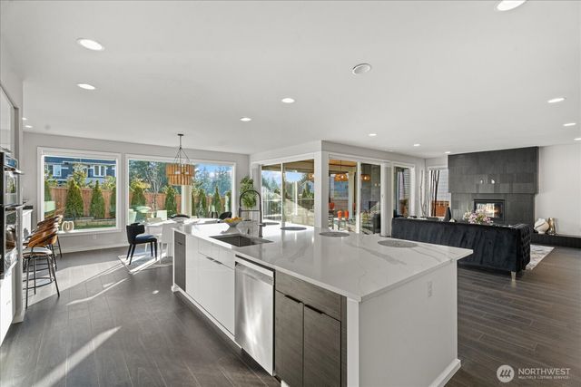 21713 SE 256th Place, Maple Valley, WA 98038