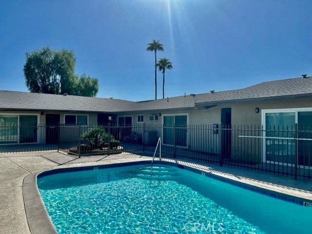 685 E Vista Chino G, Palm Springs, CA 92262