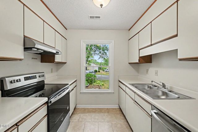 6802 Fairpoint Court, Raleigh, NC 27613