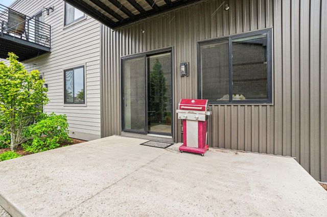110 Central Avenue 102, Holland, MI 49423