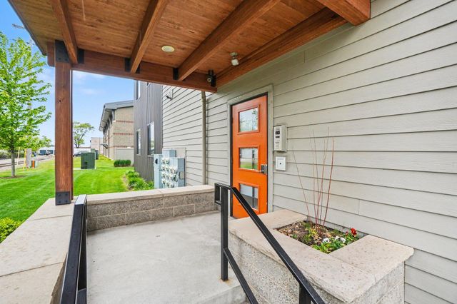 110 Central Avenue 102, Holland, MI 49423