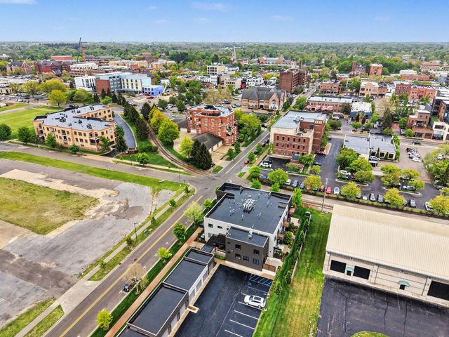 110 Central Avenue 102, Holland, MI 49423