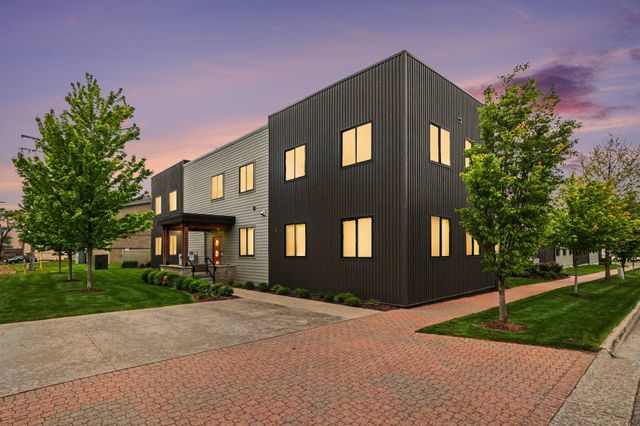 110 Central Avenue 102, Holland, MI 49423