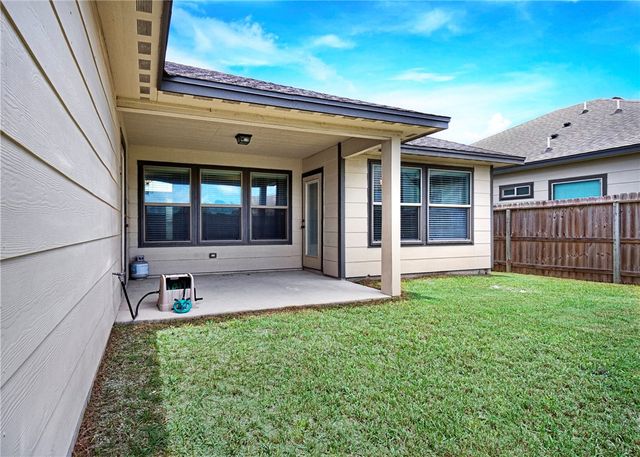 7209 Lake Tranquility Dr, Corpus Christi, TX 78414