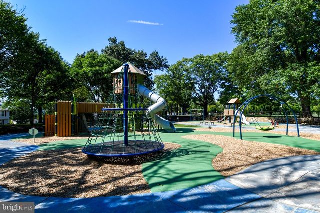 2124 S OXFORD ST, Arlington, VA 22204