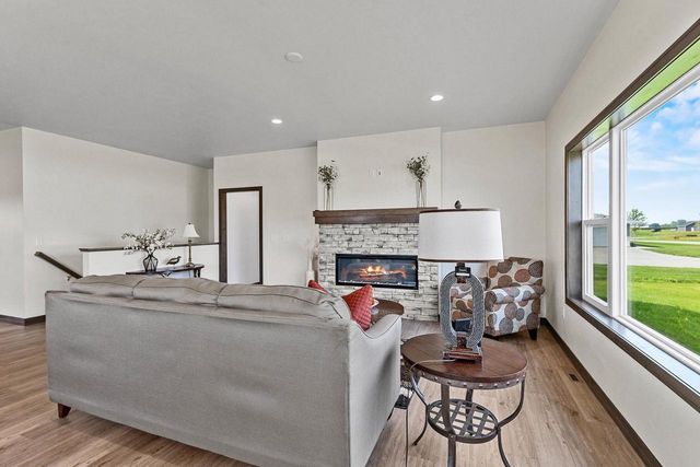 733 TAMBOUR COURT, De Pere, WI 54115