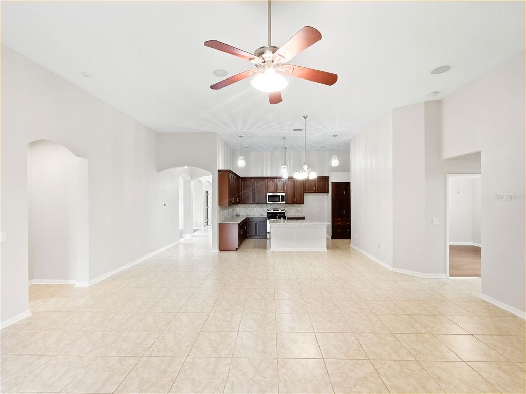 Image 13 of property listing at 8437 WHITE POPLAR DRIVE, Riverview, FL 33578