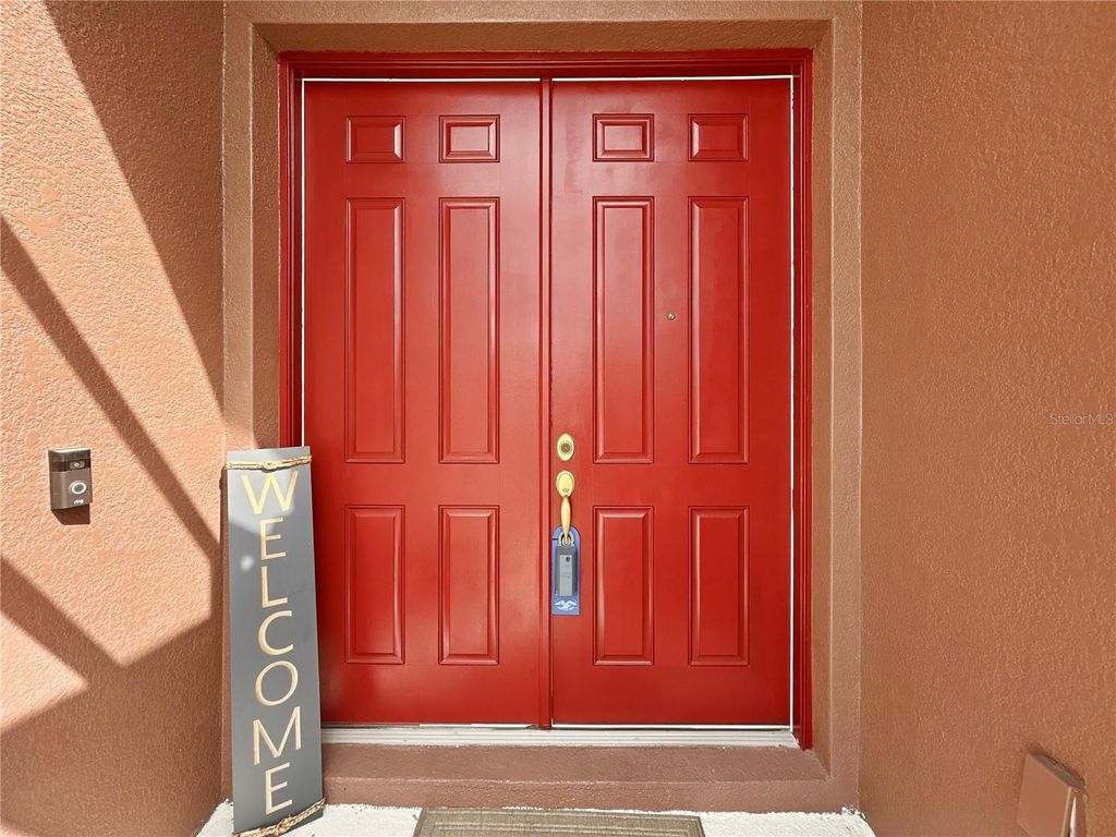 Image 3 of property listing at 8437 WHITE POPLAR DRIVE, Riverview, FL 33578