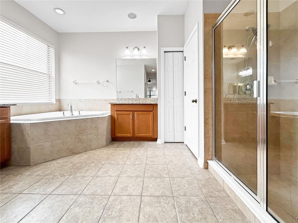 Image 24 of property listing at 8437 WHITE POPLAR DRIVE, Riverview, FL 33578