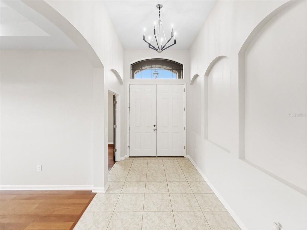 Image 4 of property listing at 8437 WHITE POPLAR DRIVE, Riverview, FL 33578