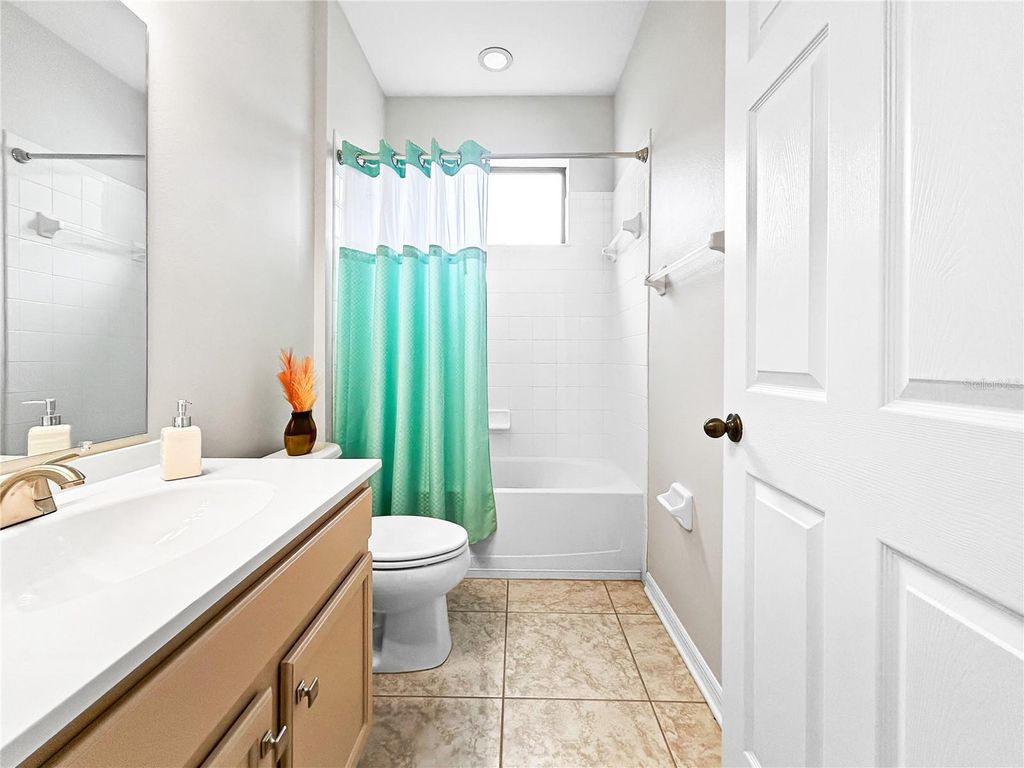 Image 33 of property listing at 8437 WHITE POPLAR DRIVE, Riverview, FL 33578