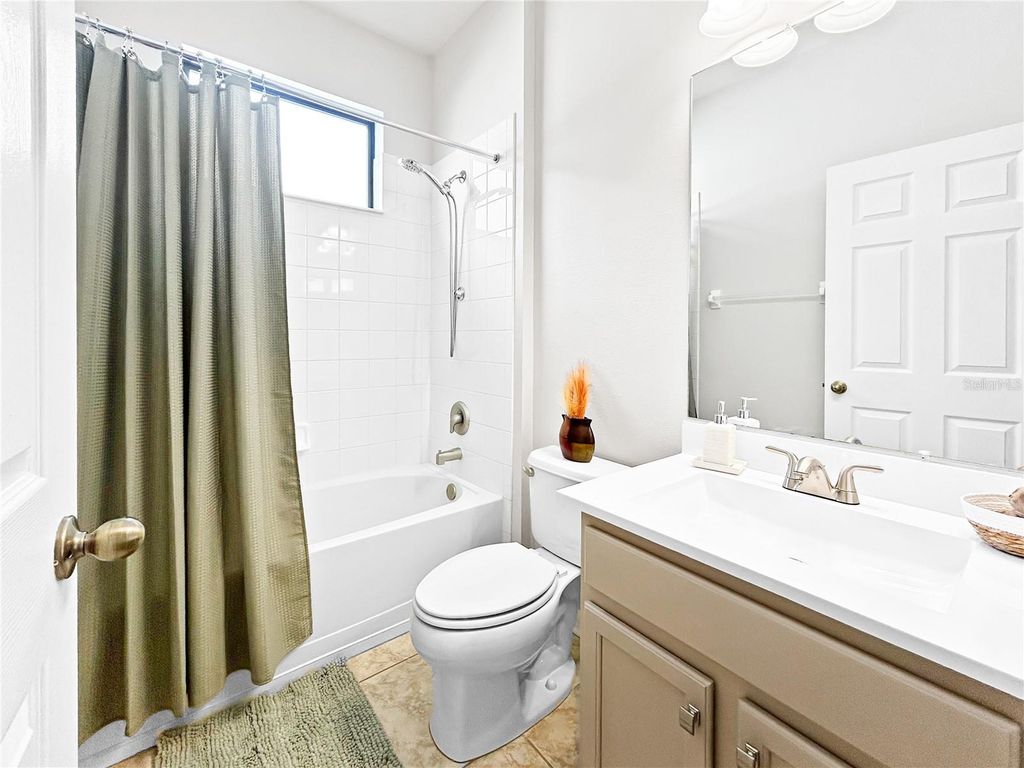 Image 38 of property listing at 8437 WHITE POPLAR DRIVE, Riverview, FL 33578