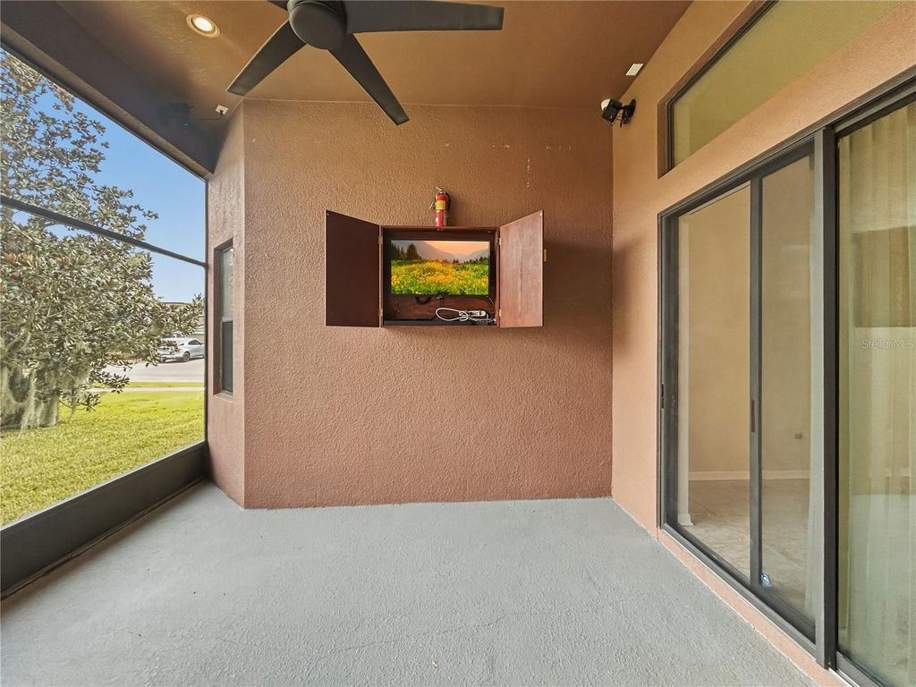 Image 42 of property listing at 8437 WHITE POPLAR DRIVE, Riverview, FL 33578