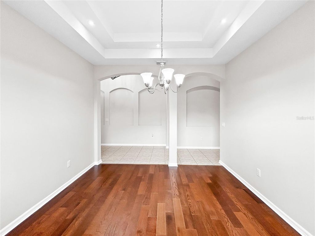 Image 6 of property listing at 8437 WHITE POPLAR DRIVE, Riverview, FL 33578