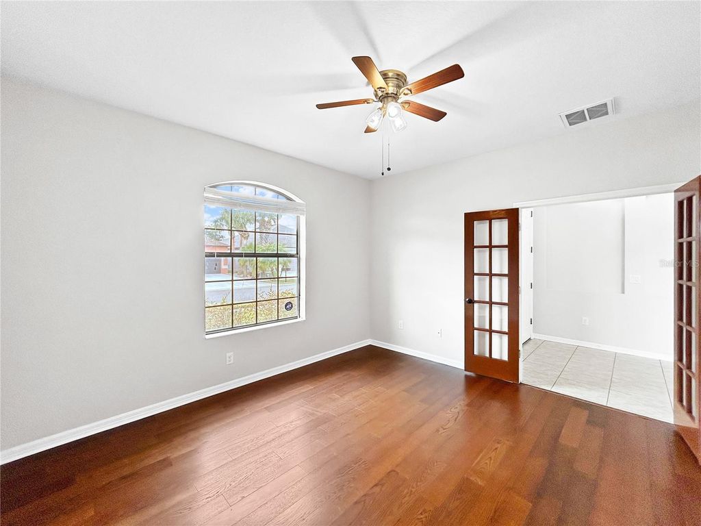 Image 9 of property listing at 8437 WHITE POPLAR DRIVE, Riverview, FL 33578