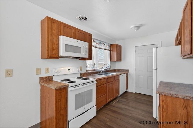 221 DESMET DR, Cheyenne, WY 82007