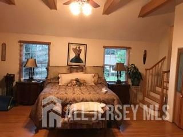 8 Lakeview Avenue, East Brunswick, NJ 08816