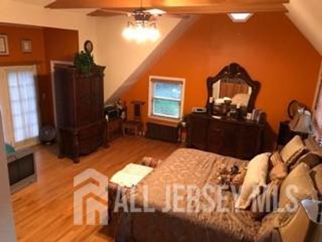 8 Lakeview Avenue, East Brunswick, NJ 08816