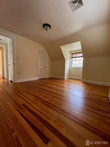 8 Lakeview Avenue, East Brunswick, NJ 08816