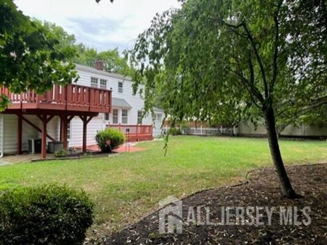 8 Lakeview Avenue, East Brunswick, NJ 08816