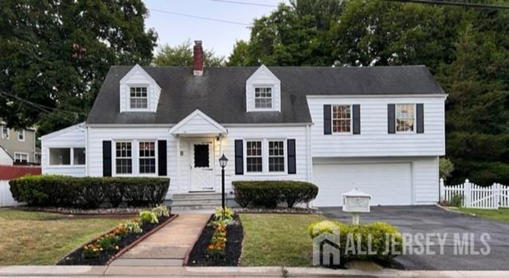 8 Lakeview Avenue, East Brunswick, NJ 08816