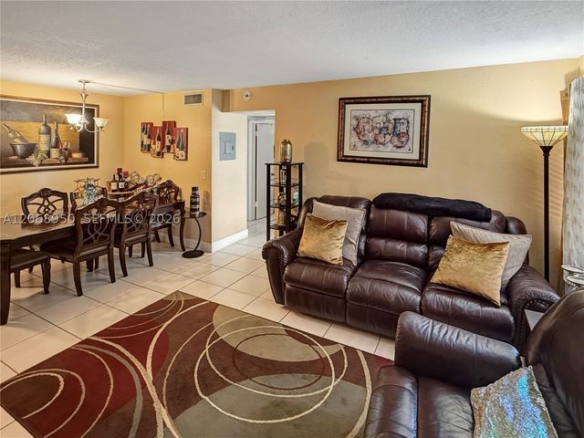 10168 Twin Lakes Dr 13-A, Coral Springs, FL 33071