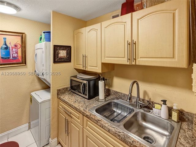 10168 Twin Lakes Dr 13-A, Coral Springs, FL 33071