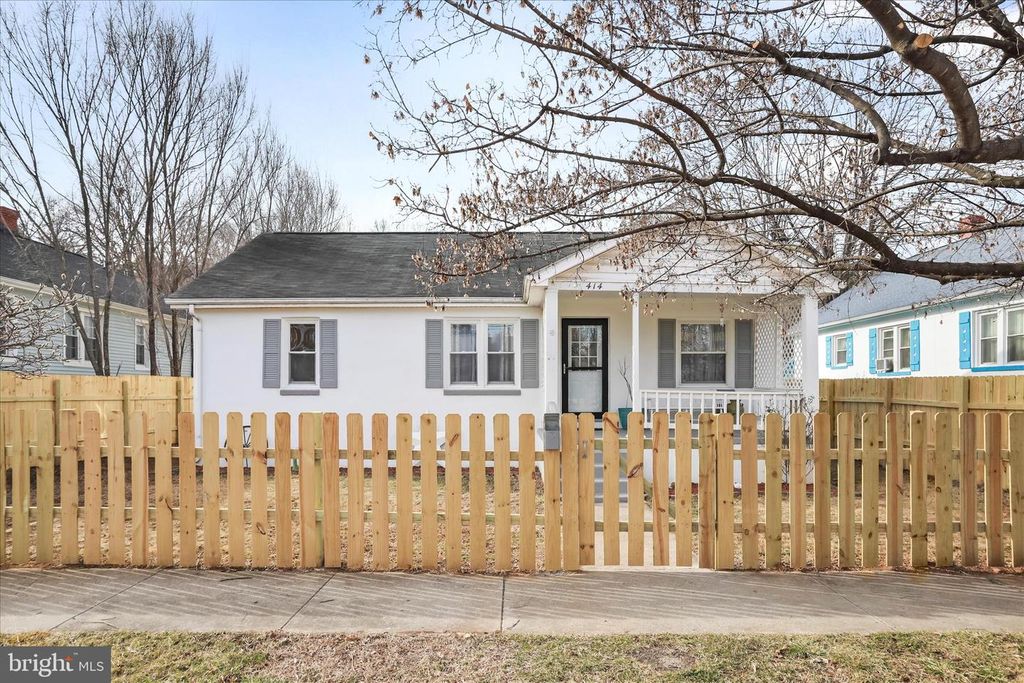 Image 1 of property listing at 414 VIRGINIA AVE, Front Royal, VA 22630