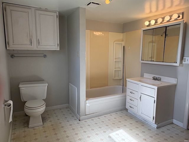 1670 E State Road 164 Road, Jasper, IN 47546