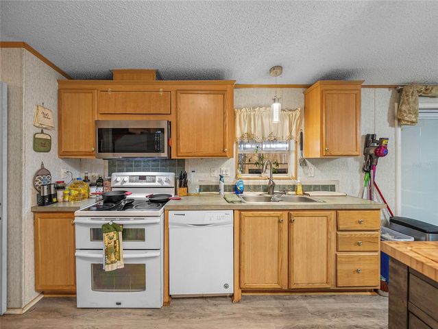 11404 LITHIA PINECREST ROAD, Lithia, FL 33547