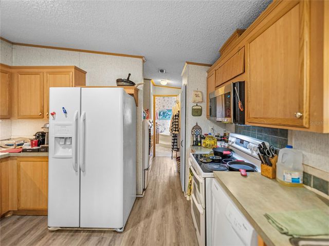 11404 LITHIA PINECREST ROAD, Lithia, FL 33547