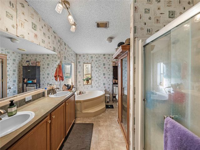 11404 LITHIA PINECREST ROAD, Lithia, FL 33547