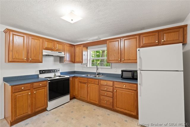 3359 E Riley Road, Floyds Knobs, IN 47119
