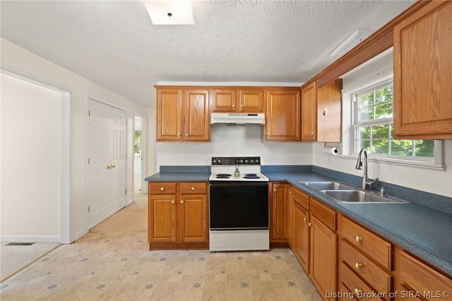 3359 E Riley Road, Floyds Knobs, IN 47119