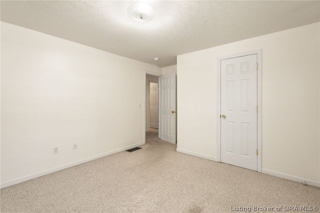 3359 E Riley Road, Floyds Knobs, IN 47119