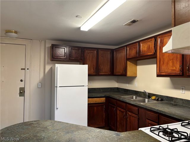5644 Broadway Avenue 201, Cleveland, OH 44127