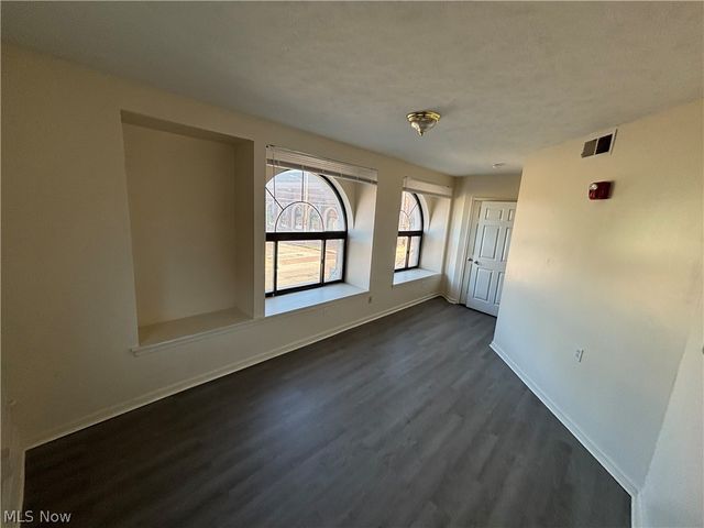 5644 Broadway Avenue 201, Cleveland, OH 44127