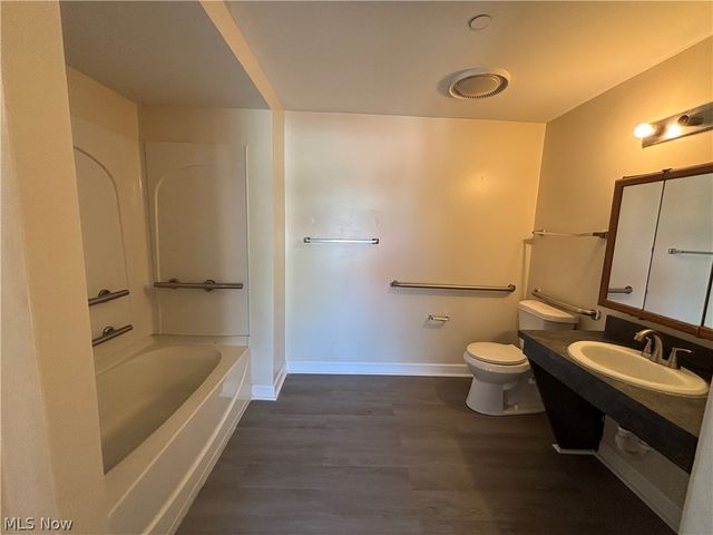 5644 Broadway Avenue 201, Cleveland, OH 44127