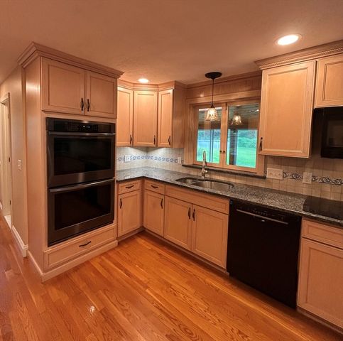 73 Maynard St, Northborough, MA 01532