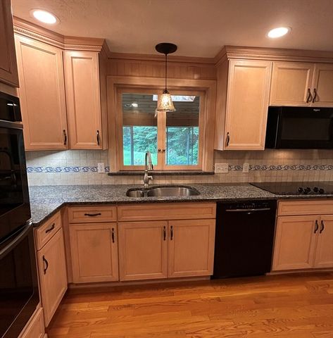 73 Maynard St, Northborough, MA 01532