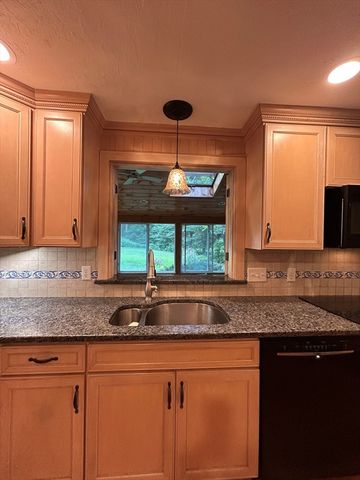 73 Maynard St, Northborough, MA 01532