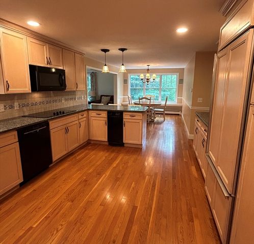 73 Maynard St, Northborough, MA 01532
