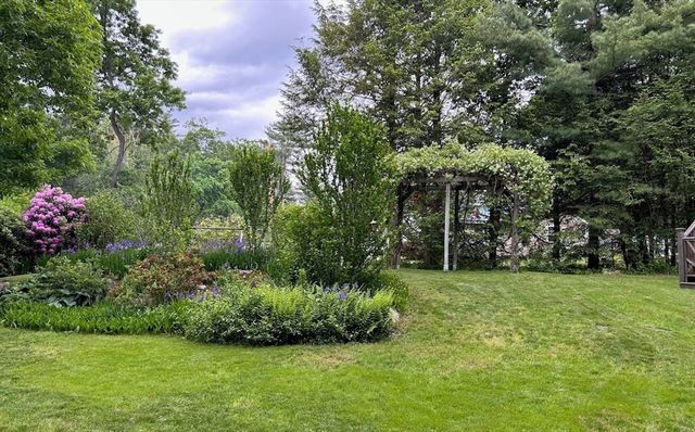 73 Maynard St, Northborough, MA 01532
